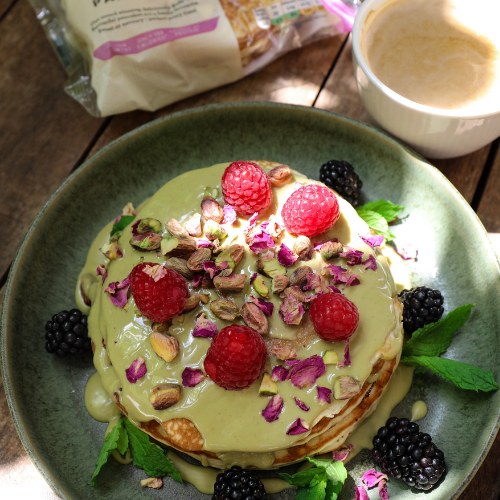 Pancakes with pistachio ganache & berries